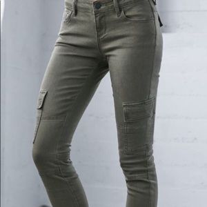 Low rise green cargo